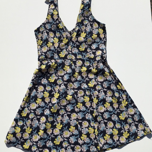 Forever 21 Floral Dress Size Medium - Picture 13 of 14